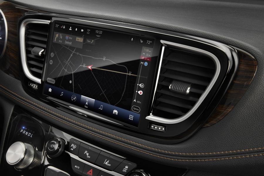 Детали интерьера Chrysler Pacifica Pinnacle AWD (RU) 2020 года  (фото 70 из 82)